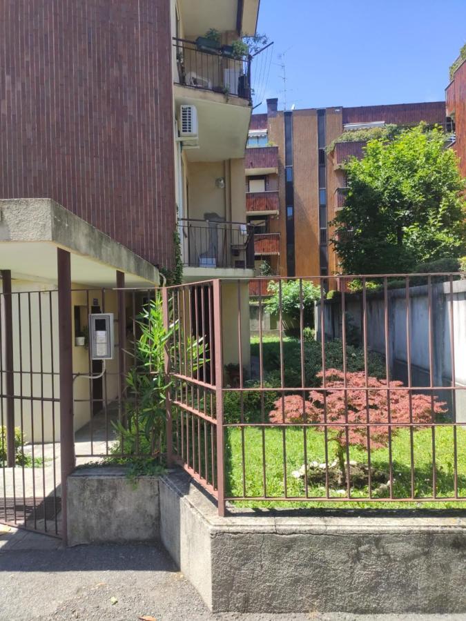 Appartamento C&Y Torelli 1 Новара Экстерьер фото