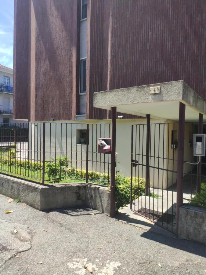 Appartamento C&Y Torelli 1 Новара Экстерьер фото