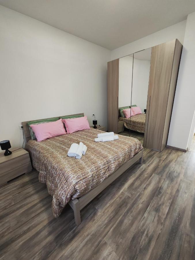 Appartamento C&Y Torelli 1 Новара Экстерьер фото